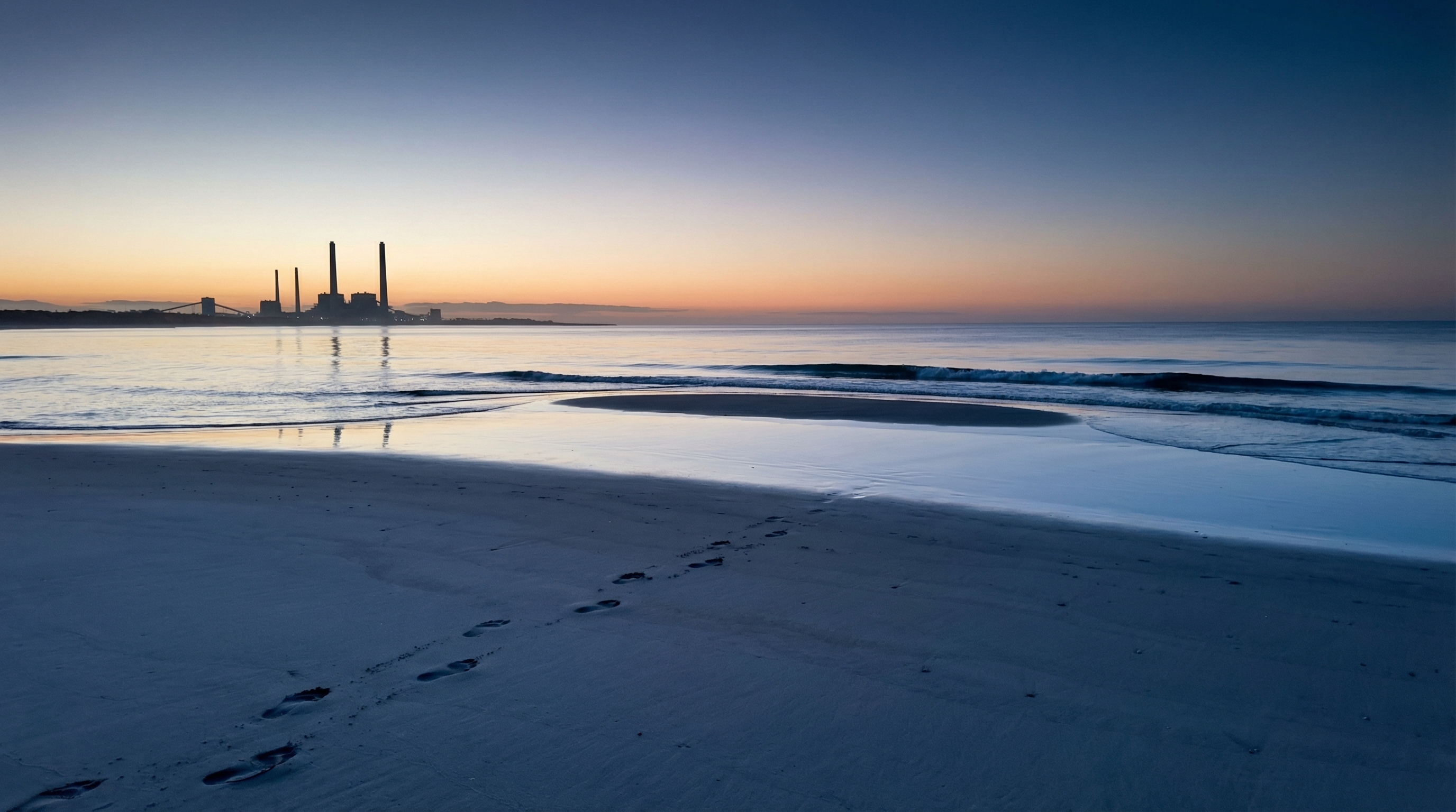 Point Dume bluff overlooking the Pacific Ocean on a clear morning